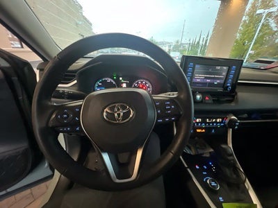 2022 Toyota RAV4 Hybrid XLE
