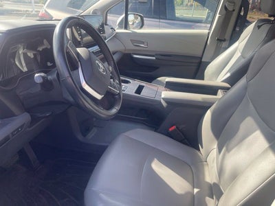 2021 Toyota Sienna XLE 8 Passenger