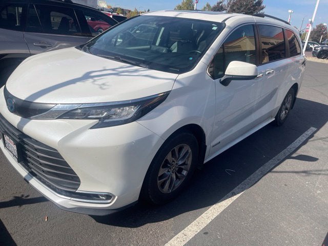 2021 Toyota Sienna XLE 8 Passenger