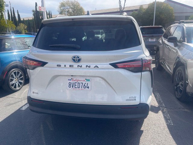 2021 Toyota Sienna XLE 8 Passenger