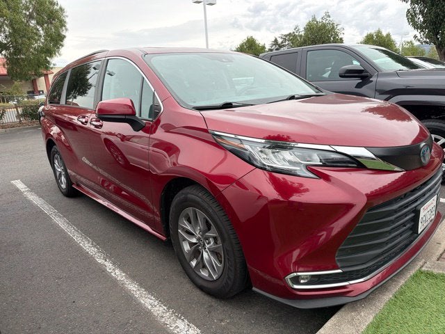 2023 Toyota Sienna XLE 8 Passenger