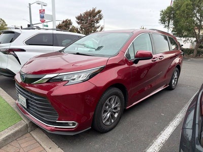 2023 Toyota Sienna XLE 8 Passenger