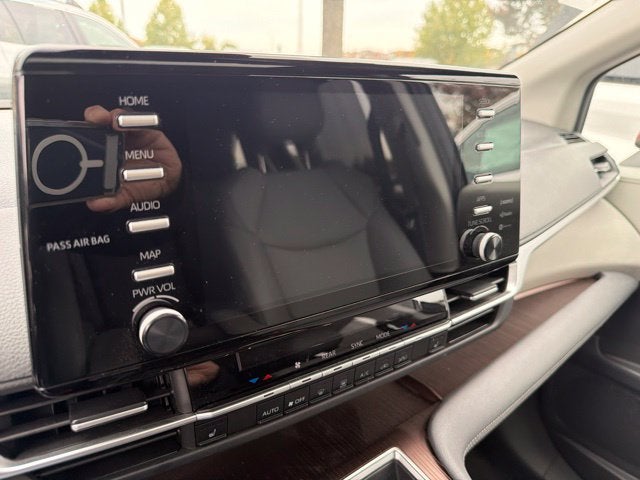 2023 Toyota Sienna XLE 8 Passenger