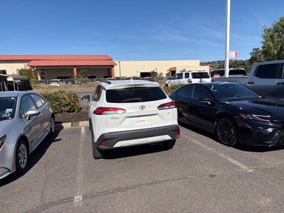 2024 Toyota Corolla Cross LE