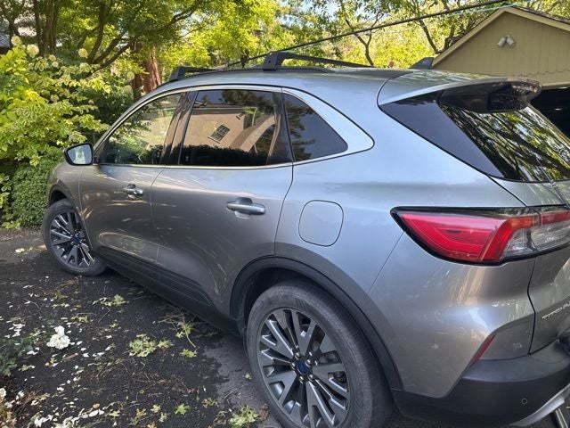 2022 Ford Escape Hybrid Titanium