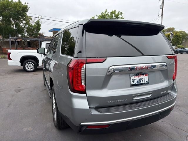 2023 GMC Yukon SLT w/ Captain Chairs