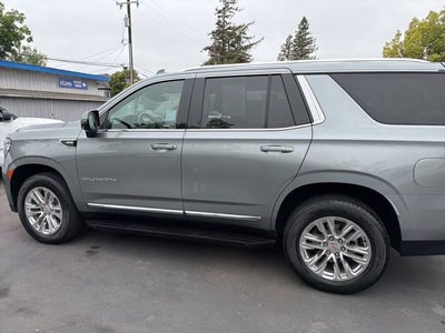 2023 GMC Yukon SLT w/ Captain Chairs