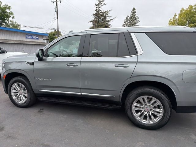 2023 GMC Yukon SLT w/ Captain Chairs