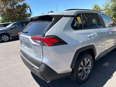 2022 Toyota RAV4 Hybrid XLE Premium