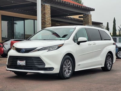 2021 Toyota Sienna LE 8 Passenger