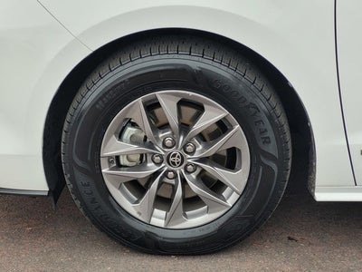 2021 Toyota Sienna LE 8 Passenger