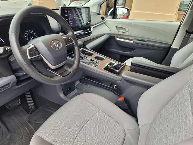 2021 Toyota Sienna LE 8 Passenger