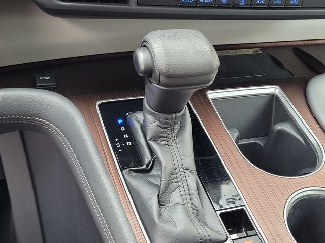 2021 Toyota Sienna LE 8 Passenger