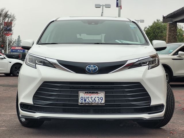 2021 Toyota Sienna LE 8 Passenger
