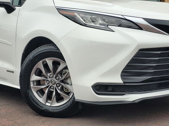 2021 Toyota Sienna LE 8 Passenger