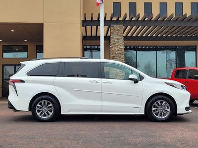 2021 Toyota Sienna LE 8 Passenger