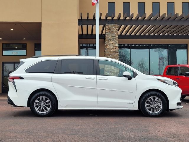 2021 Toyota Sienna LE 8 Passenger