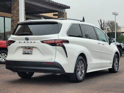 2021 Toyota Sienna LE 8 Passenger