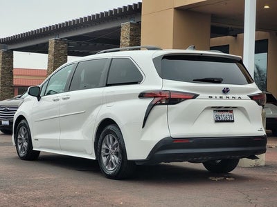 2021 Toyota Sienna LE 8 Passenger