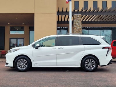 2021 Toyota Sienna LE 8 Passenger