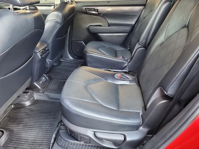 2022 Toyota Highlander Hybrid Platinum
