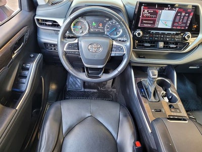 2022 Toyota Highlander Hybrid Platinum