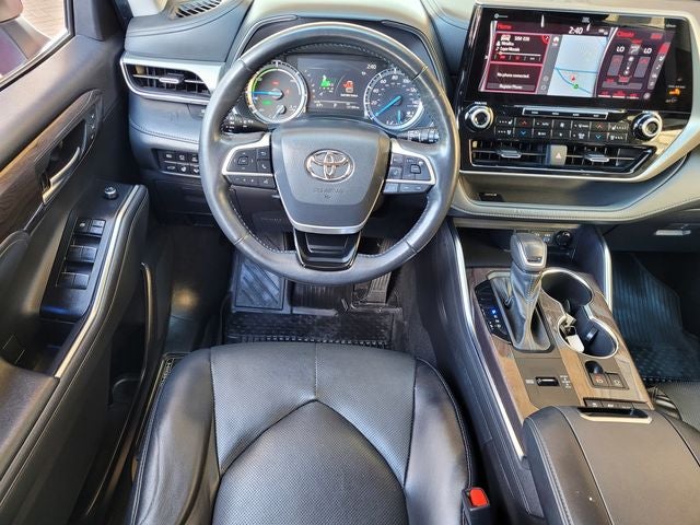 2022 Toyota Highlander Hybrid Platinum