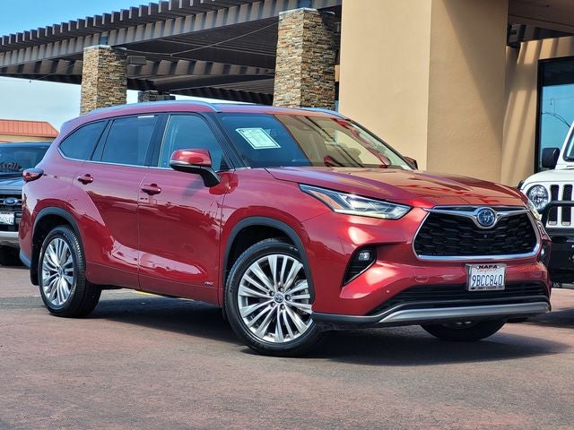 2022 Toyota Highlander Hybrid Platinum