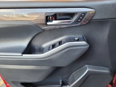 2022 Toyota Highlander Hybrid Platinum