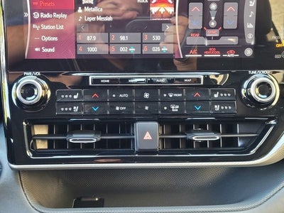 2022 Toyota Highlander Hybrid Platinum