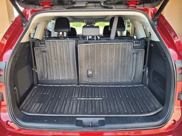2022 Toyota Highlander Hybrid Platinum