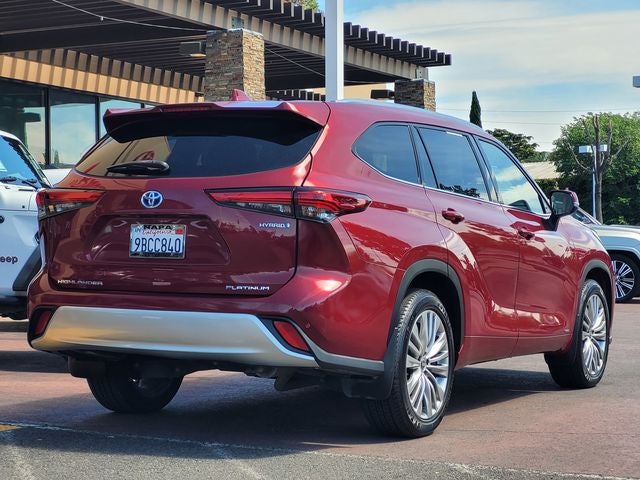 2022 Toyota Highlander Hybrid Platinum