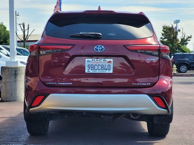 2022 Toyota Highlander Hybrid Platinum