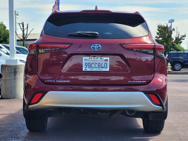 2022 Toyota Highlander Hybrid Platinum