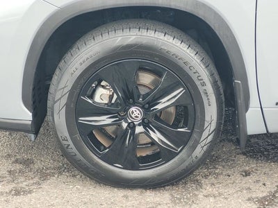 2024 Toyota Highlander Hybrid LE Nightshade