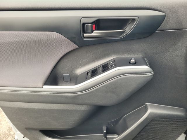 2024 Toyota Highlander Hybrid LE Nightshade