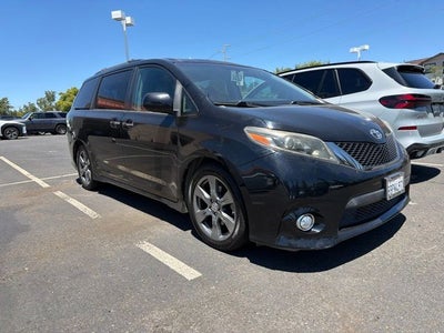 2017 Toyota Sienna SE 8 Passenger