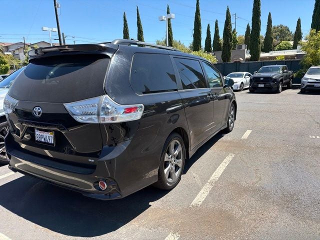 2017 Toyota Sienna SE 8 Passenger