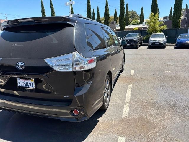 2017 Toyota Sienna SE 8 Passenger