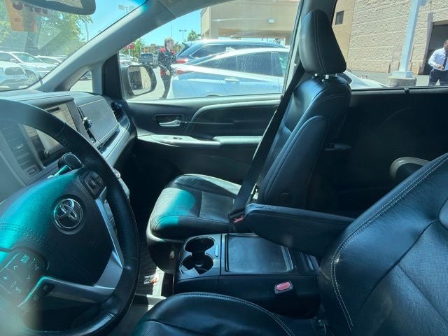 2017 Toyota Sienna SE 8 Passenger