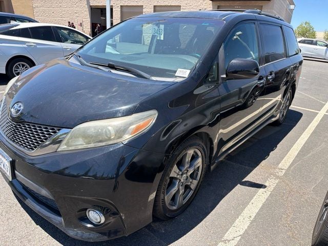 2017 Toyota Sienna SE 8 Passenger