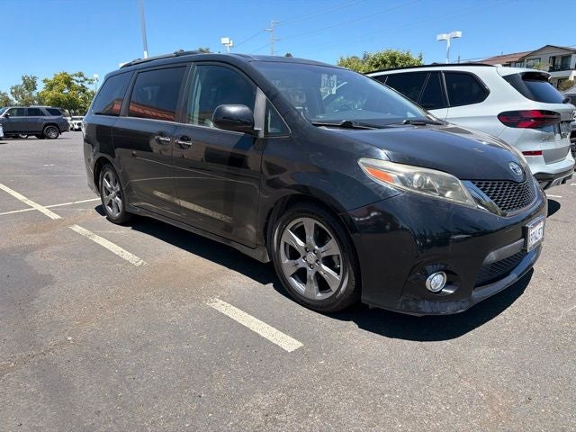2017 Toyota Sienna SE 8 Passenger