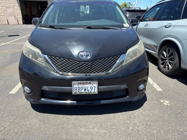 2017 Toyota Sienna SE 8 Passenger
