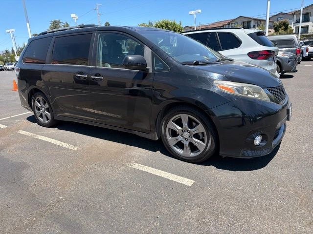 2017 Toyota Sienna SE 8 Passenger