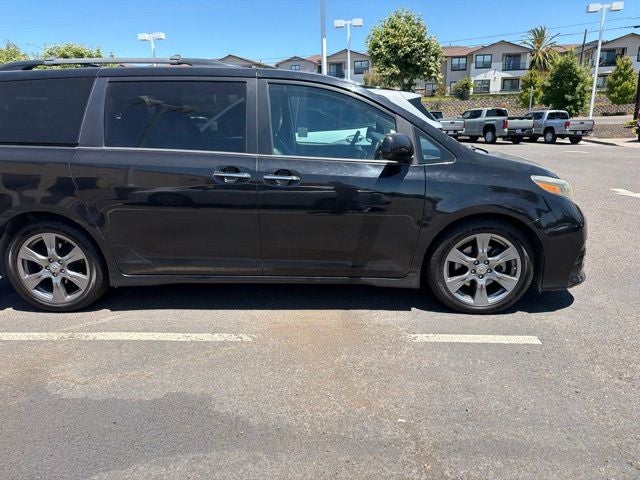 2017 Toyota Sienna SE 8 Passenger