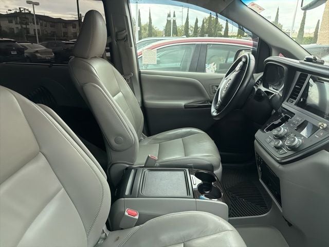 2015 Toyota Sienna L 7 Passenger