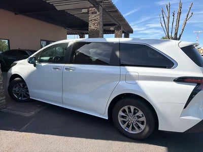 2025 Toyota Sienna XLE