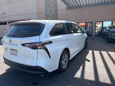 2025 Toyota Sienna XLE