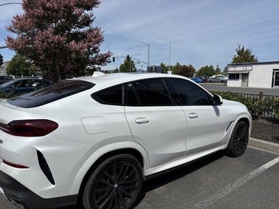 2022 BMW X6 M50i
