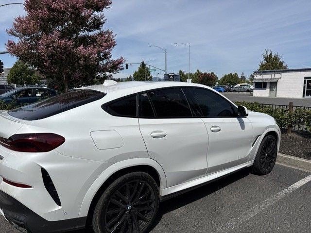 2022 BMW X6 M50i